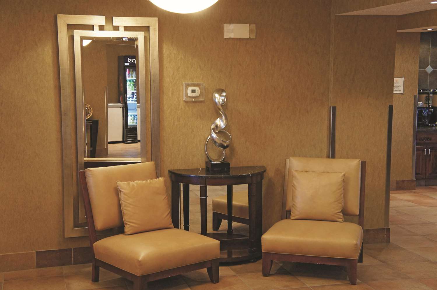 La Quinta Inn & Suites by Wyndham Bismarck 12/62