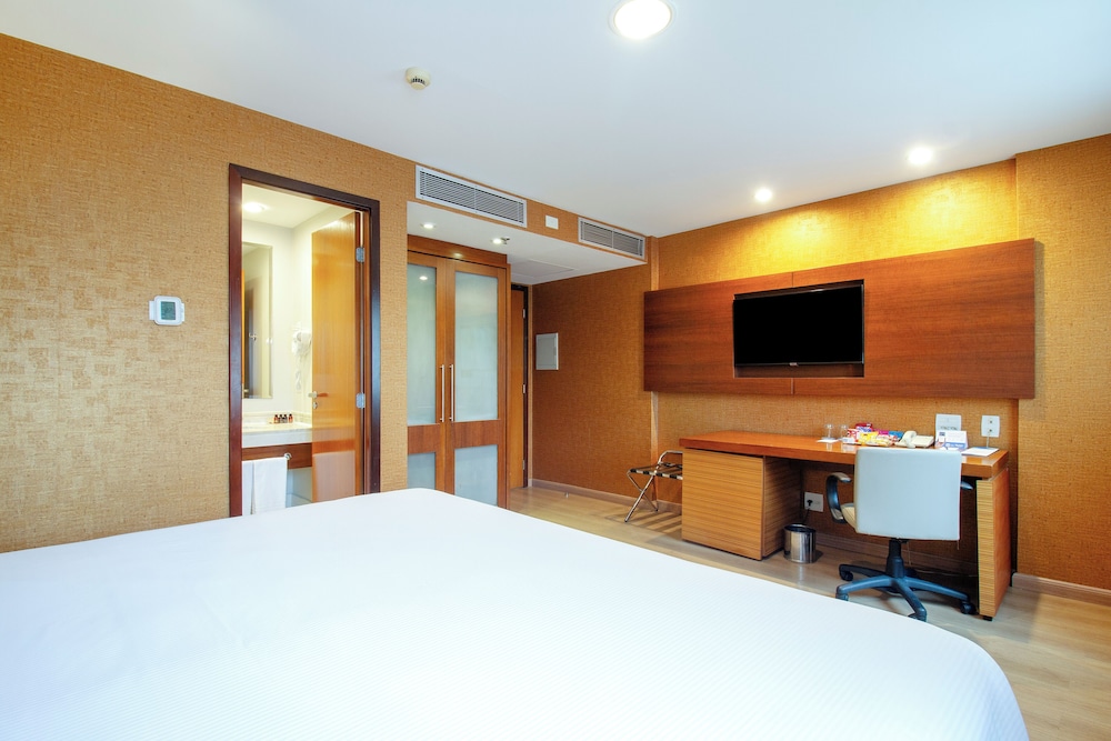 Connecting, Prime, King Bed