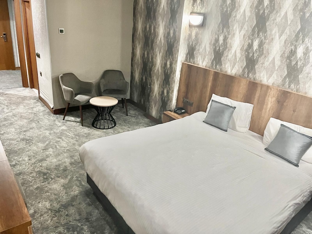 Airport Express Hotel 20/40