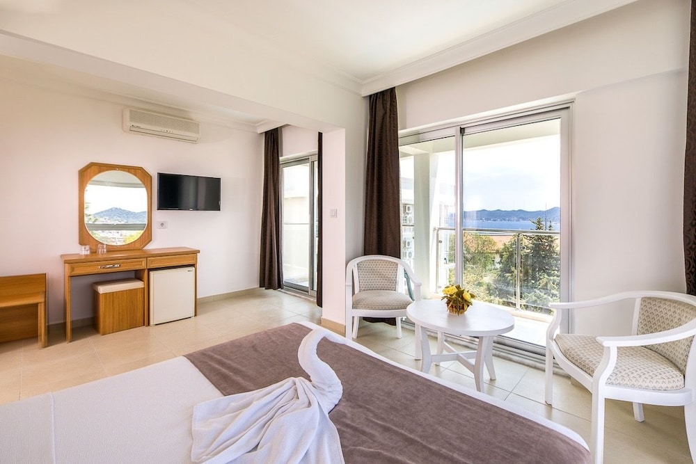 Ekici Hotel 48/65