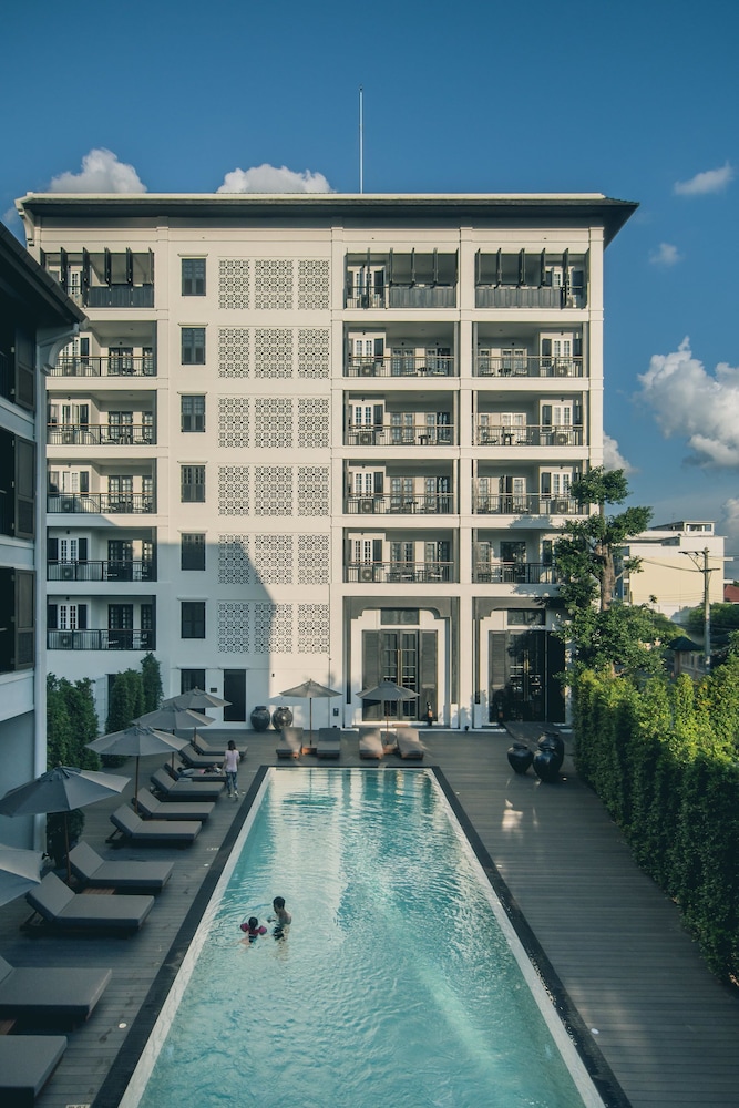 Buri Siri Hotel 8/71