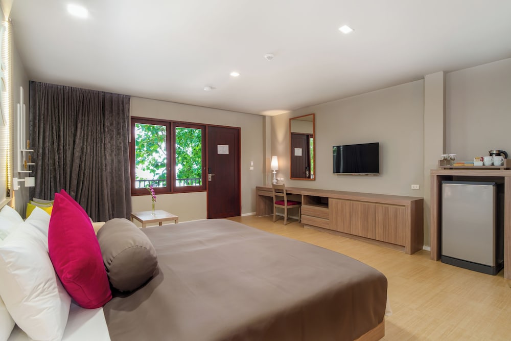 Deluxe, Bungalow, Double Bed, Beach Front, Mountain Wing