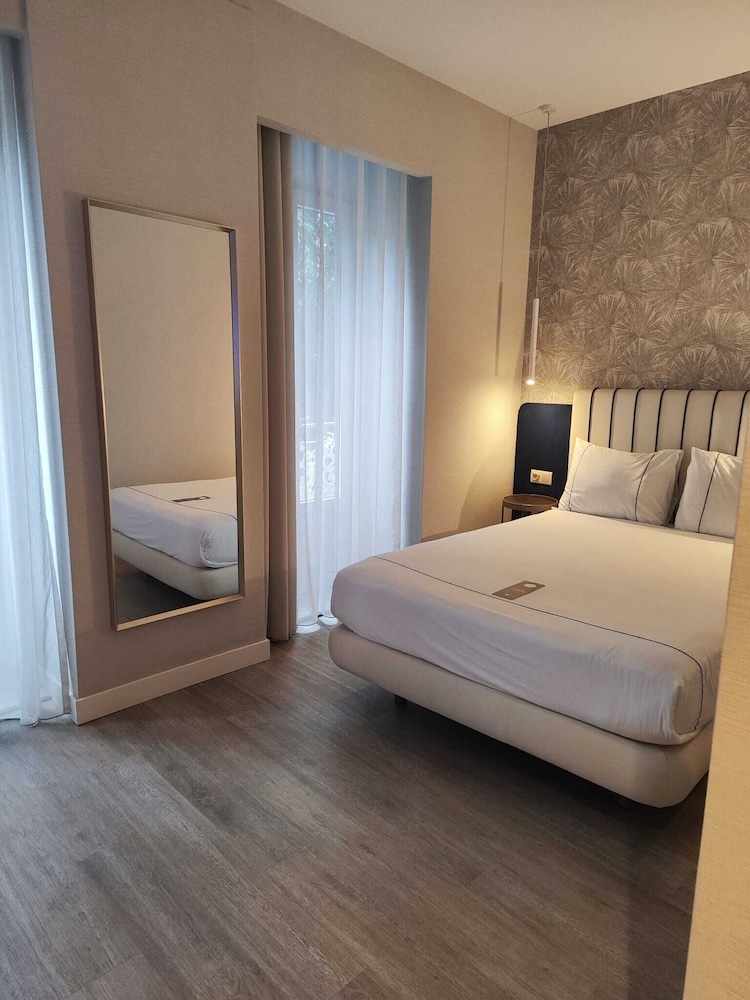 M'Ar De Ar Auria Hotel 5/47