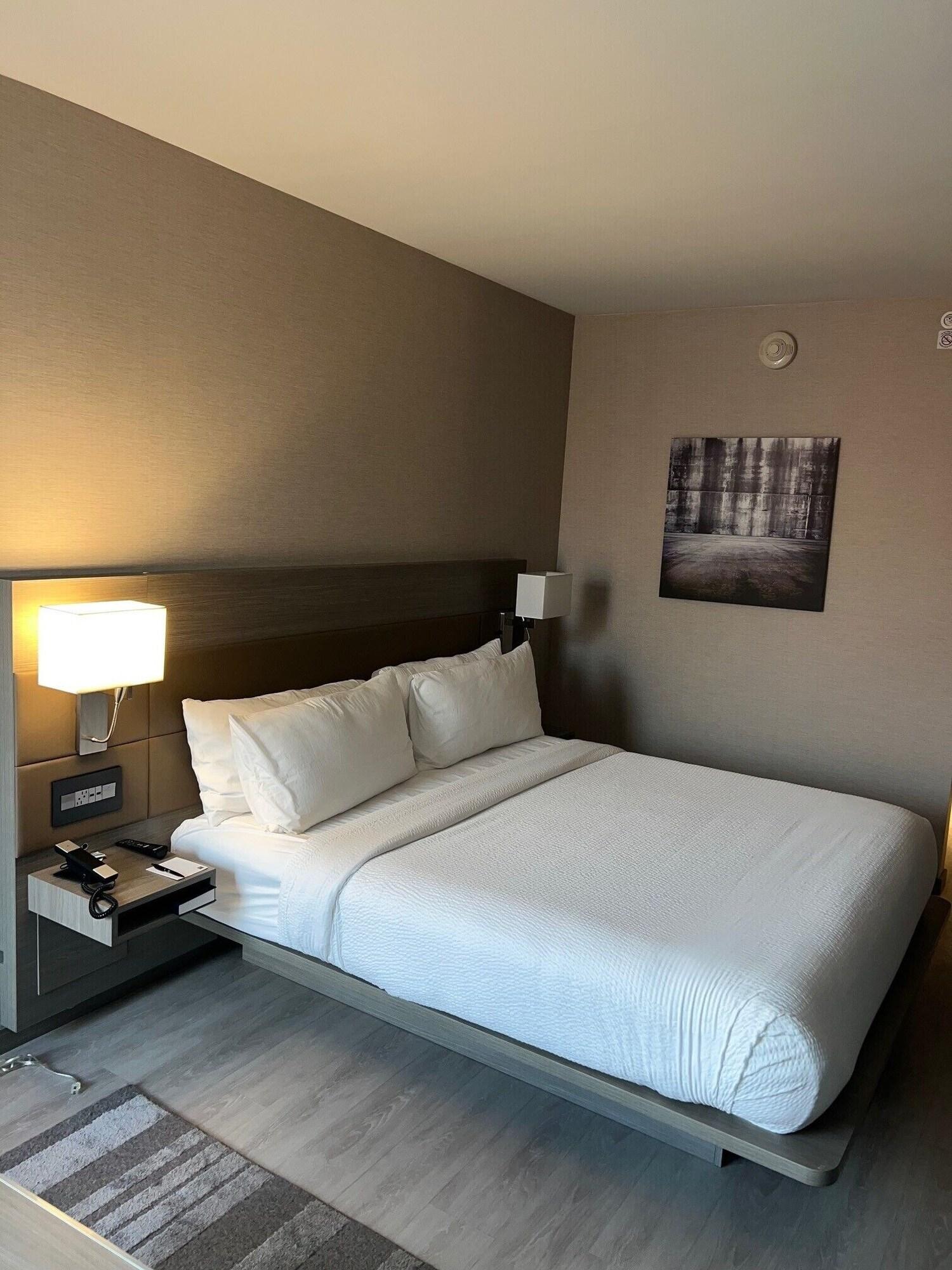 Room, Double Bed, Accessible