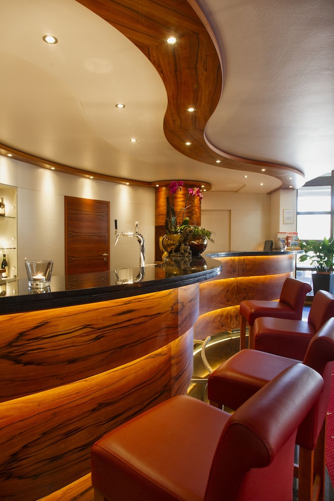 INVITE Hotel Lowen 16/25