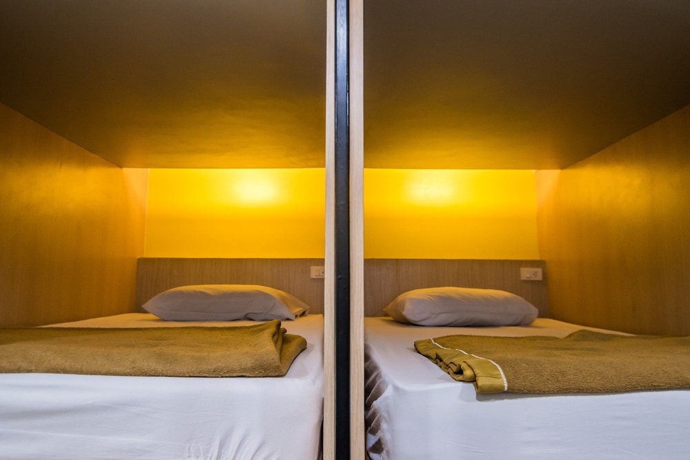 18 Coins Budget Hotel 15/67