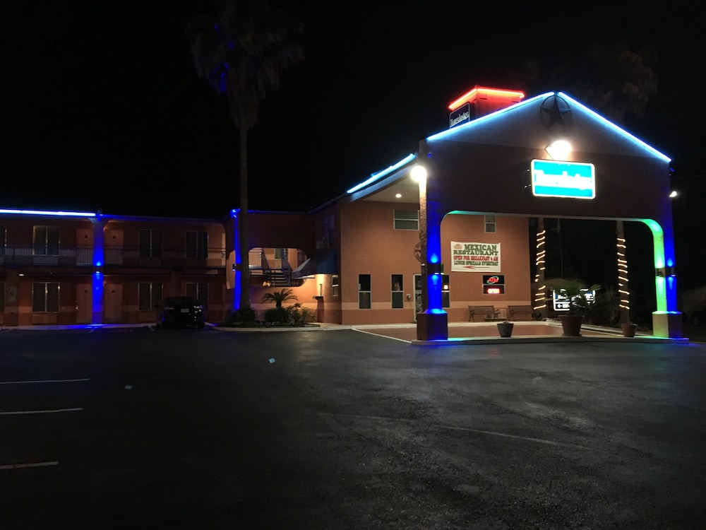 Econo Lodge Inn & Suites Near Lackland AFB San Antonio, TX 31/36