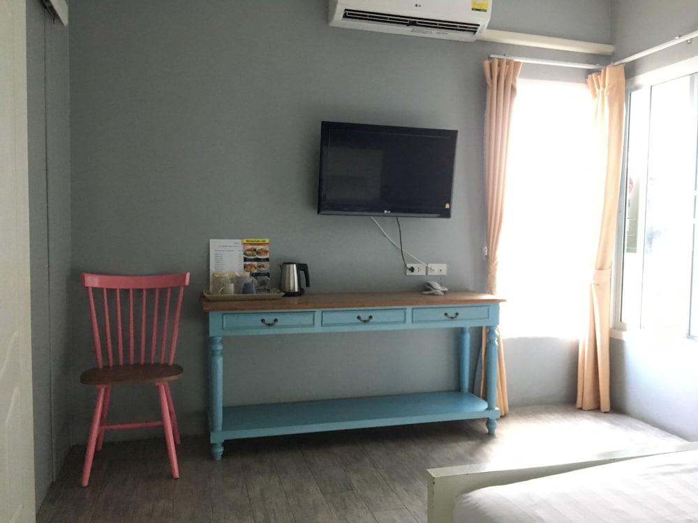 Hub Hua Hin 57 Hotel 58/72