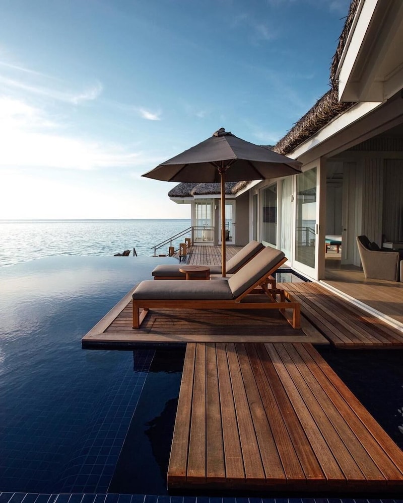 LUX South Ari Atoll 8/109