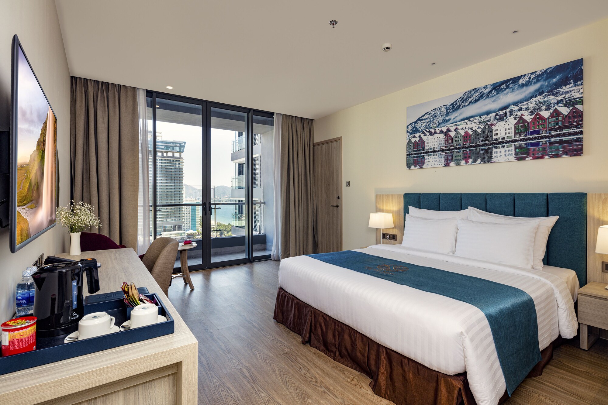 DELUXE, TWIN BEDS, PARTIAL SEA VIEW, BALCONY