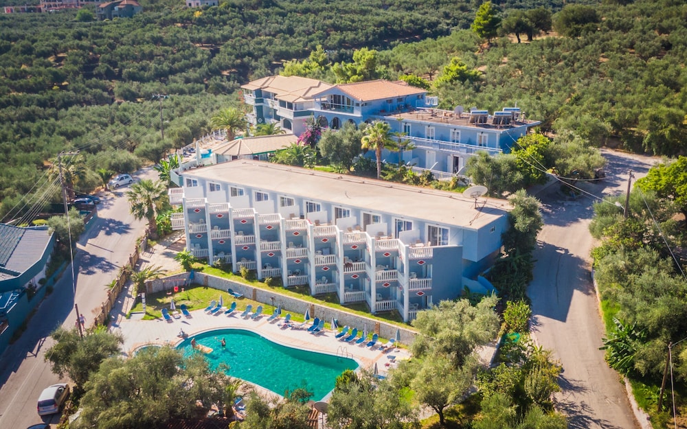 Callinica Hotel 2/68