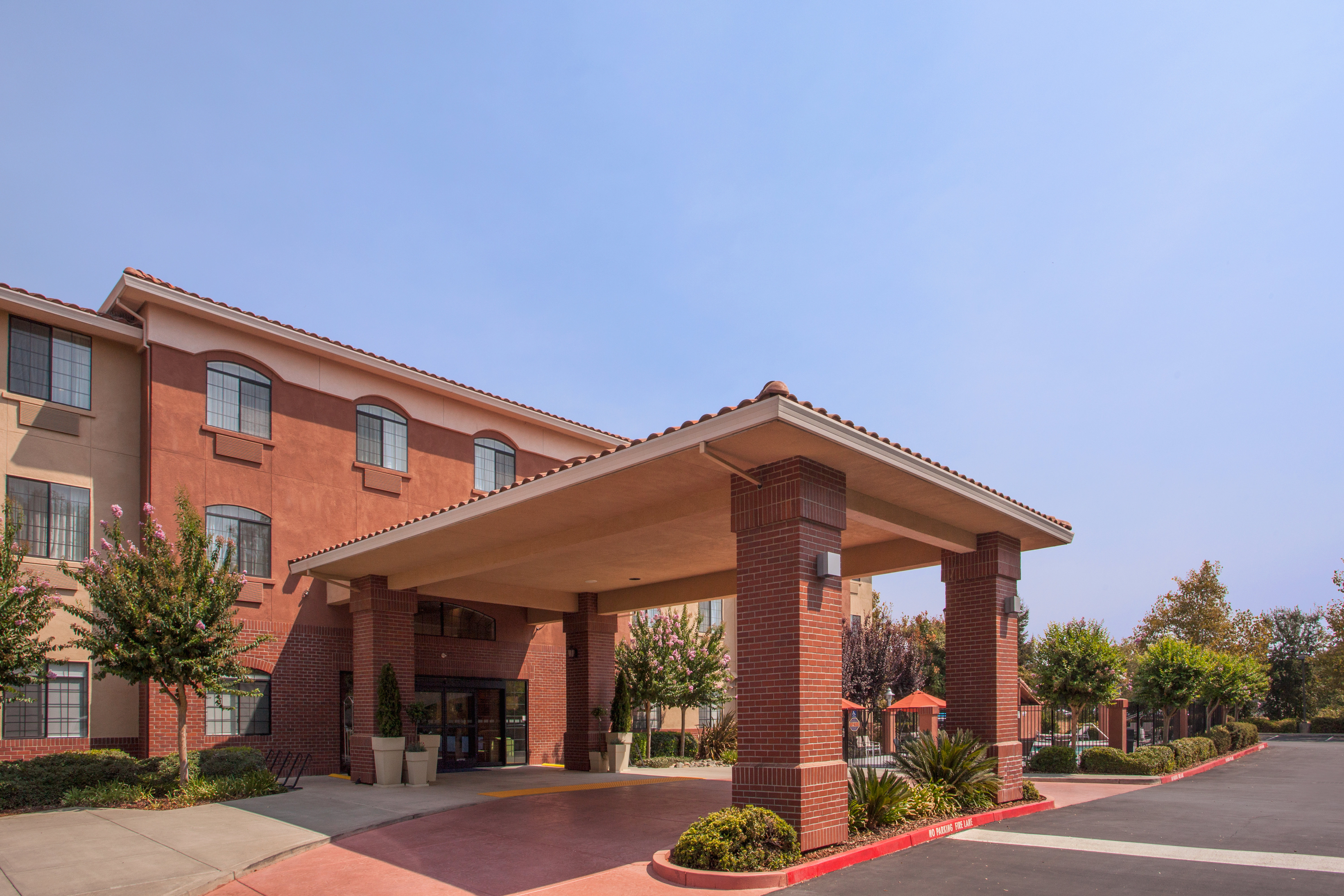 Holiday Inn Express Suites Davis University Area 2/27