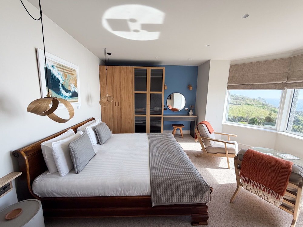 Housel Bay Hotel 11/62