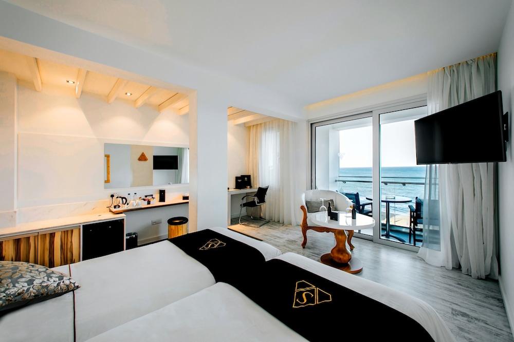 Superior, Twin Beds, Sea View, Balcony