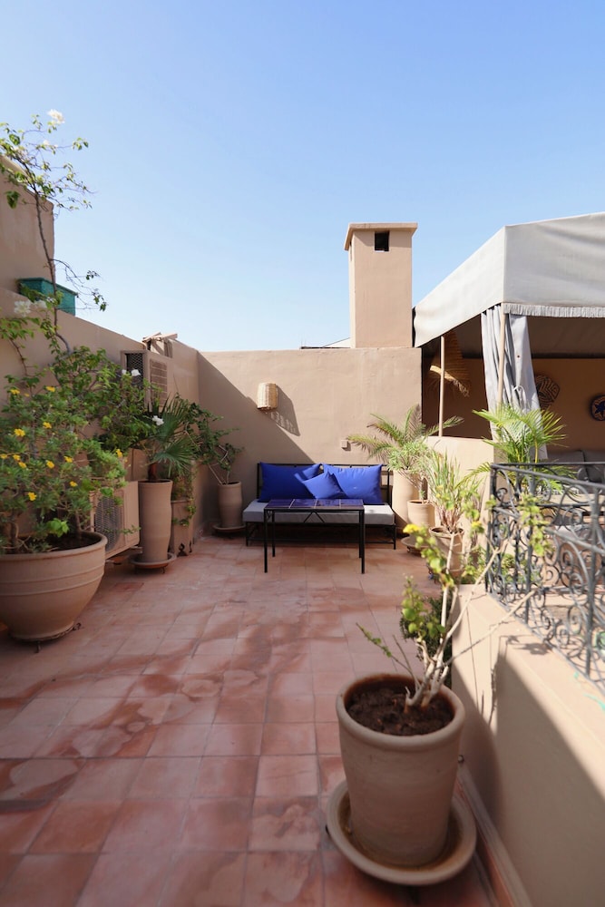 Riad Noor Charana 25/50