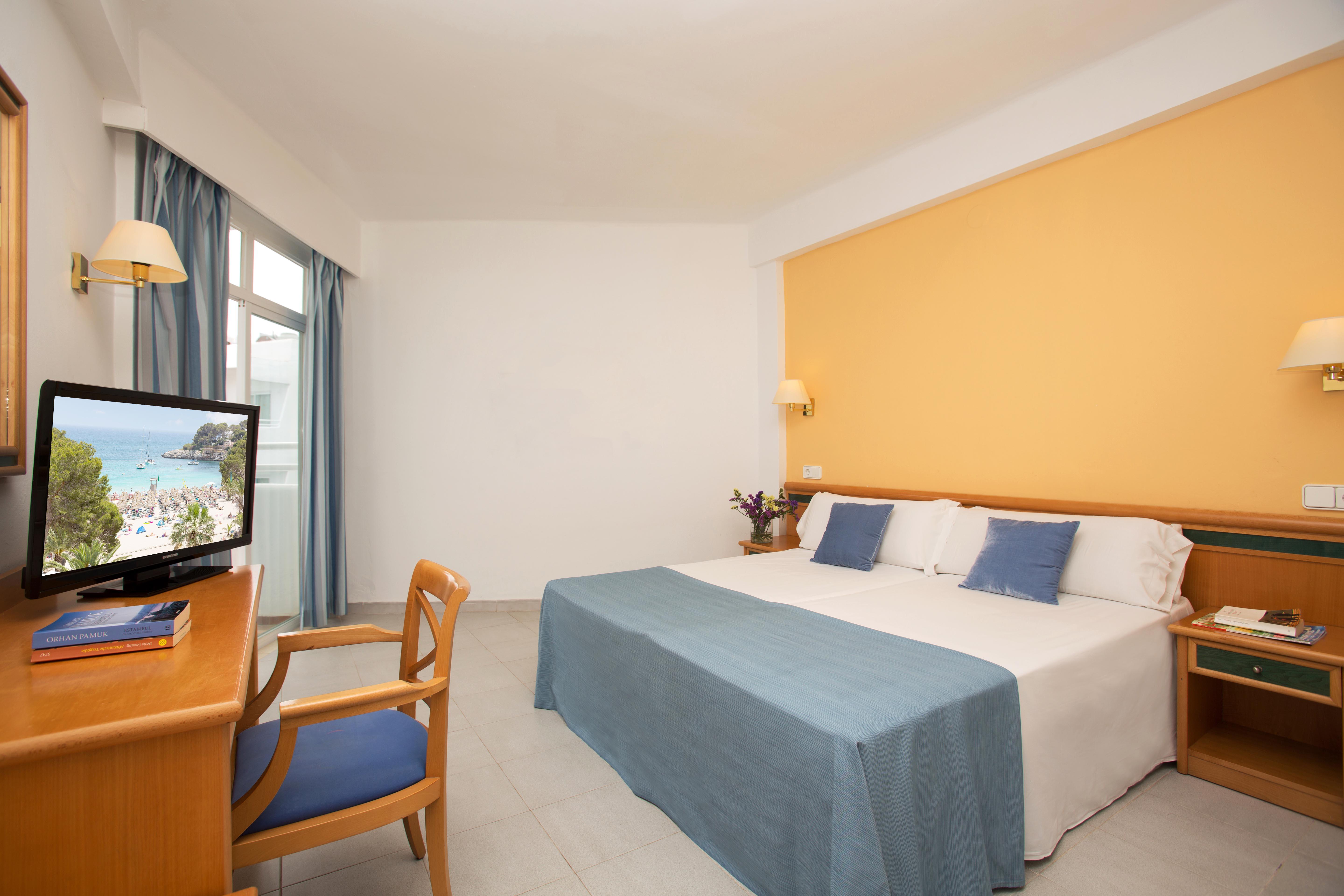 Standard, Double Bed, Balcony or Terrace