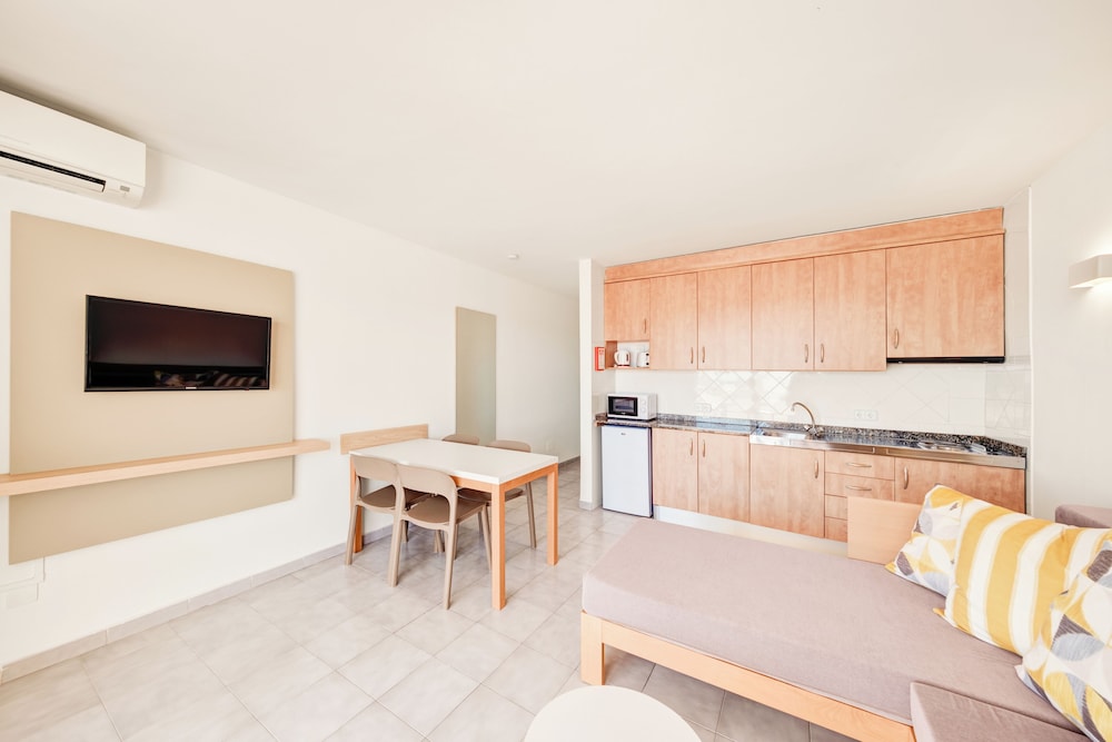 Vista Club Apartments 20/28