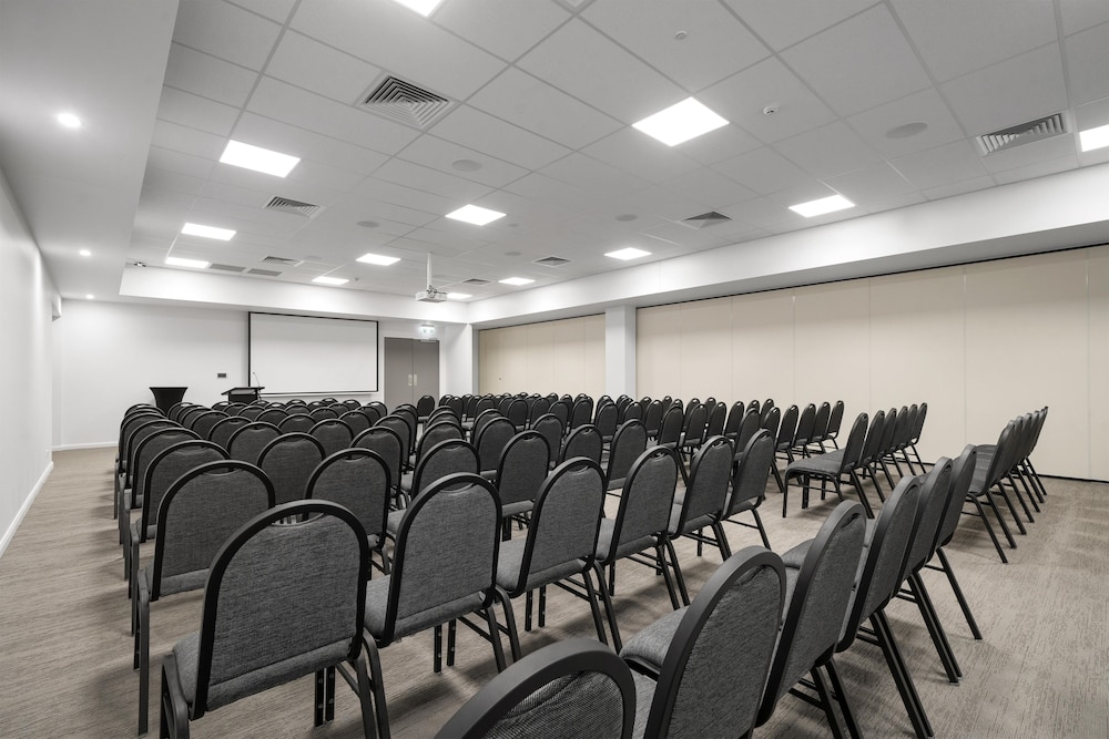 Oaks Toowoomba Hotel 62/70