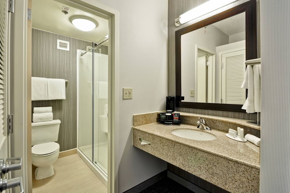 Courtyard By Marriott Dallas Medical Market Center 12/48