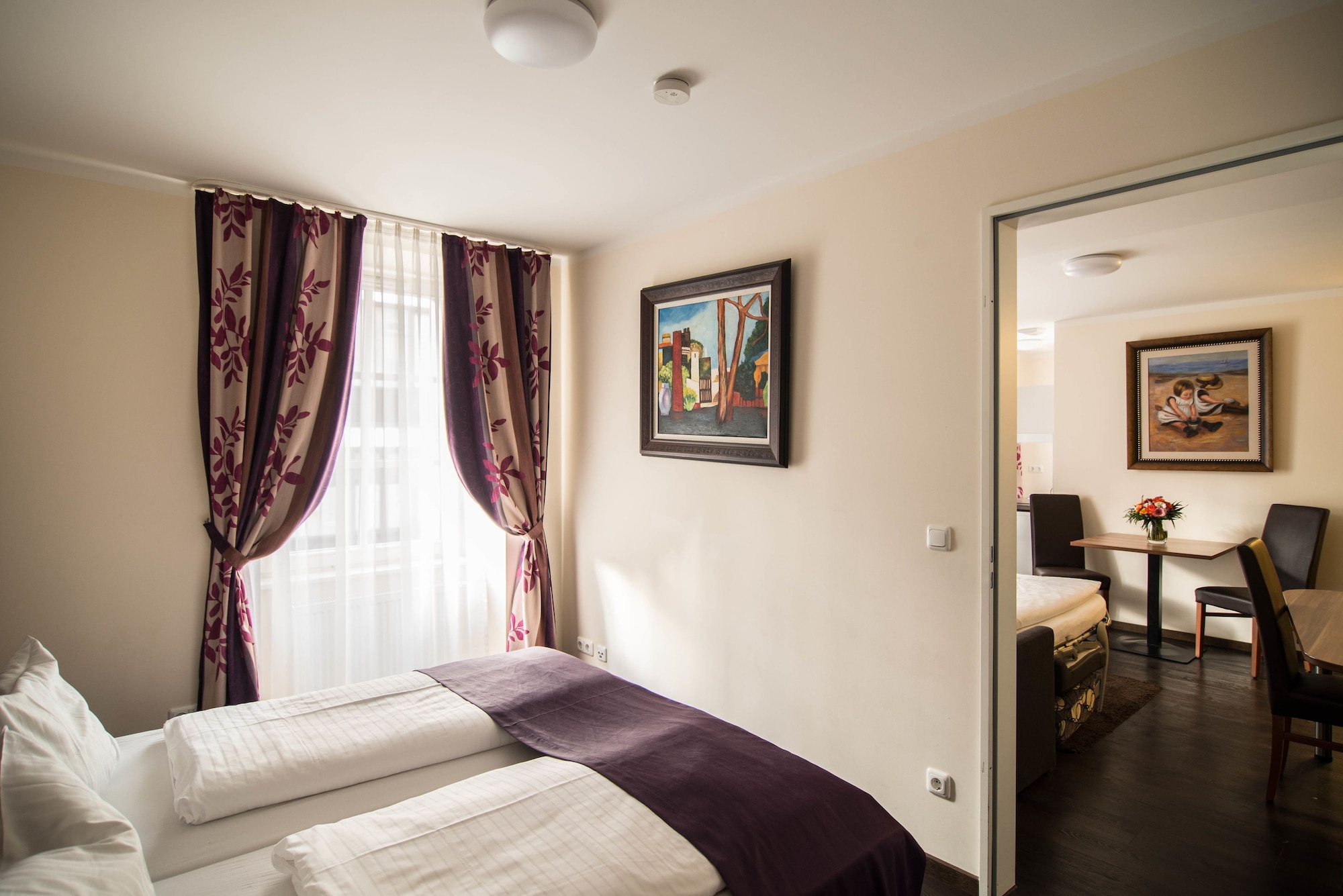 DELUXE, DOUBLE BED, SOFA