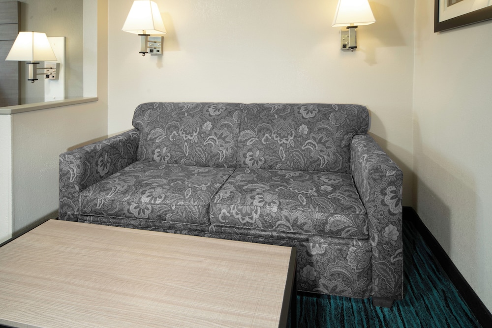 Countryside Inn Suites Fremont 26/45