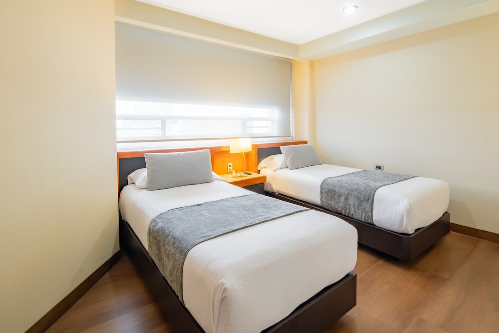 Hotel Abastos Plaza 23/68