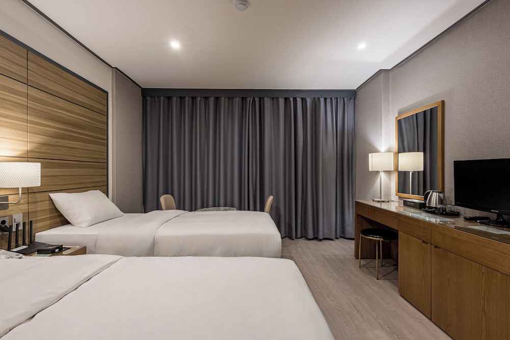 (AIR) Superior Twin, Insadong Crown Hotel 2/10