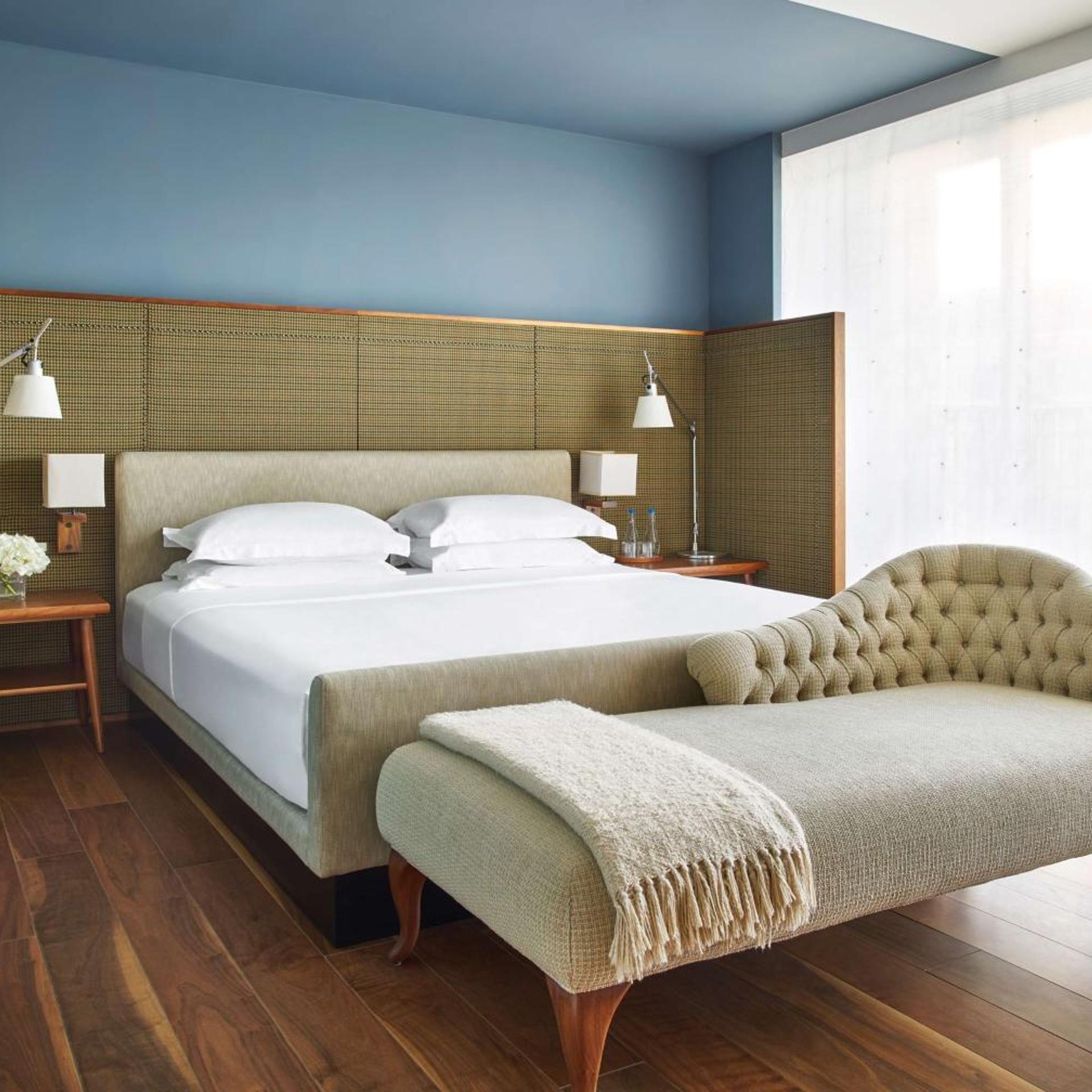 Ambassador, Suite