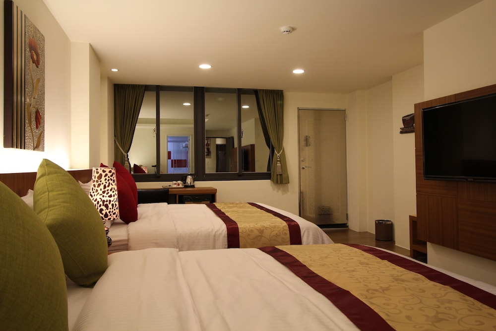 ROOM, QUADRUPLE