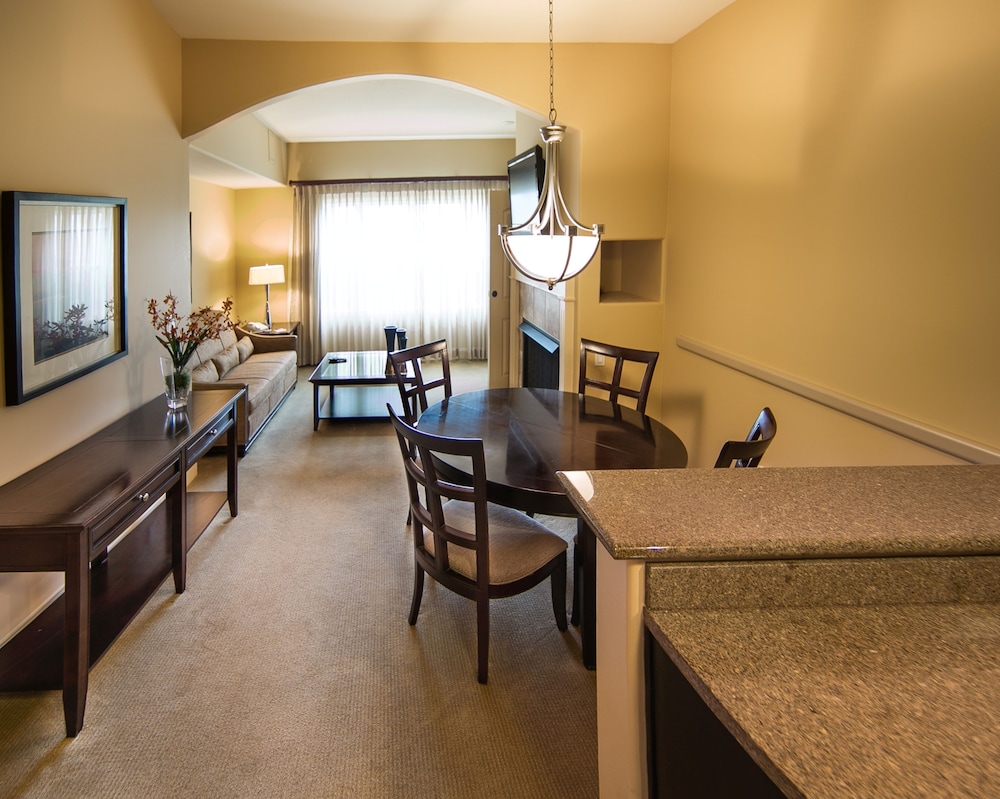 Lodge of Four Seasons Golf Resort Marina Spa 40/66