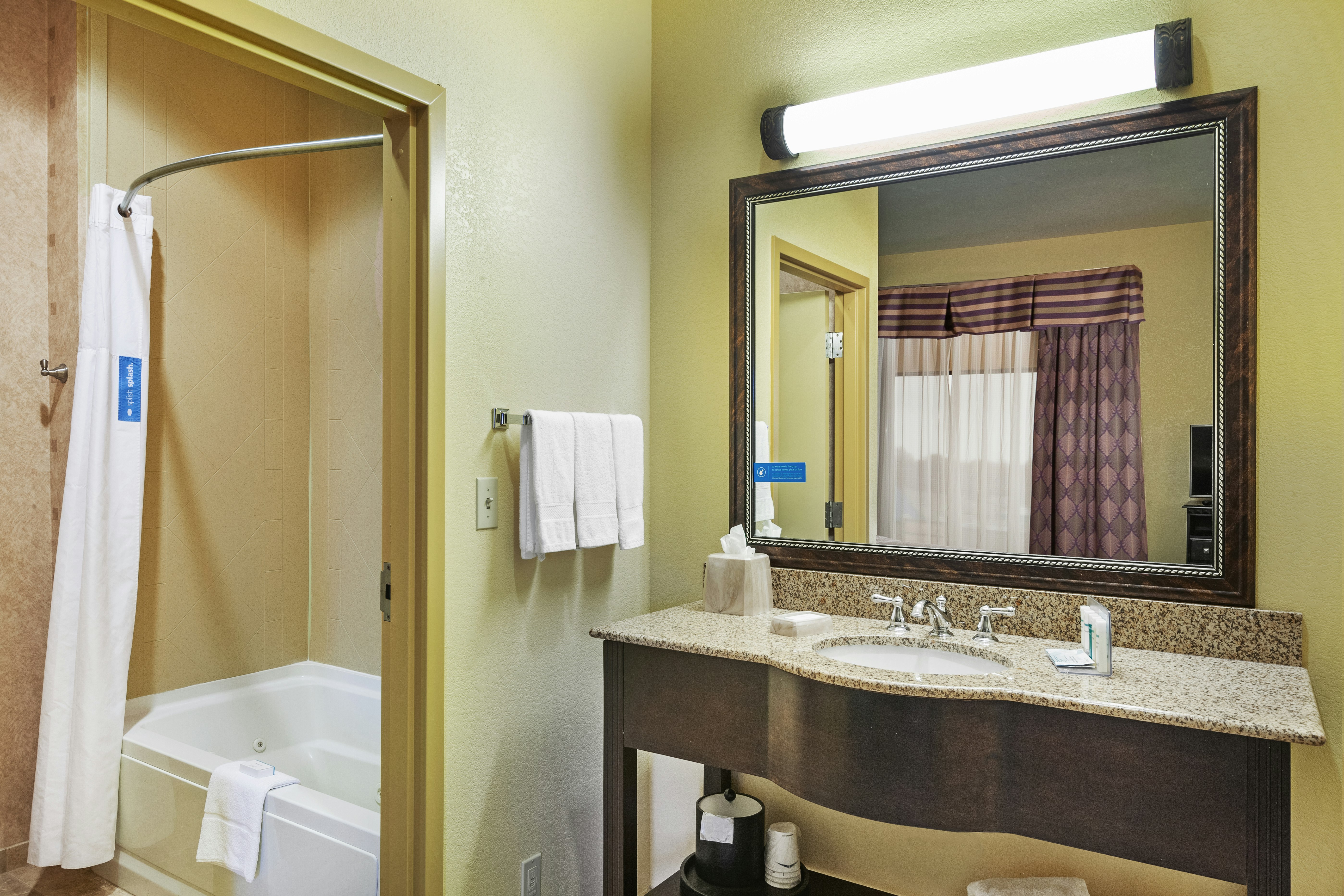 Hampton Inn & Suites Tulsa North/Owasso 46/47