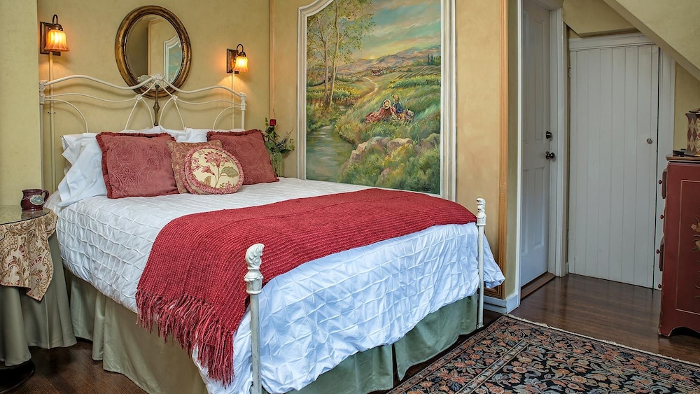 Lower, Standard, Queen Bed