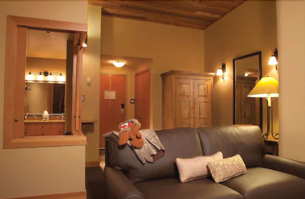 Sunshine Mountain Lodge - Superior Room 34/61