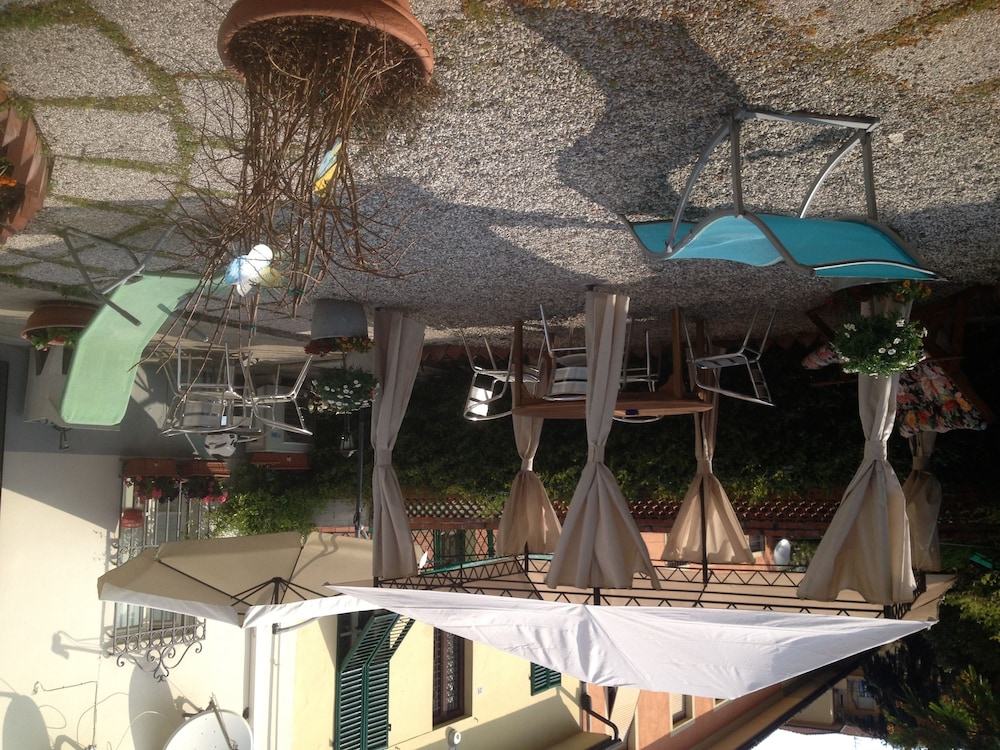 La Mimosa Bed And Breakfast 65/71