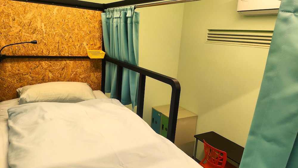 FEMALE DORM, UPPER, BUNK BED