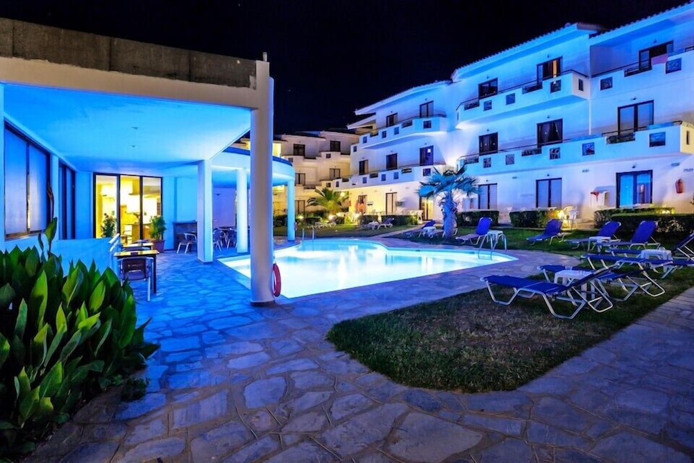 Xenios Dolphin Beach Hotel 66/68