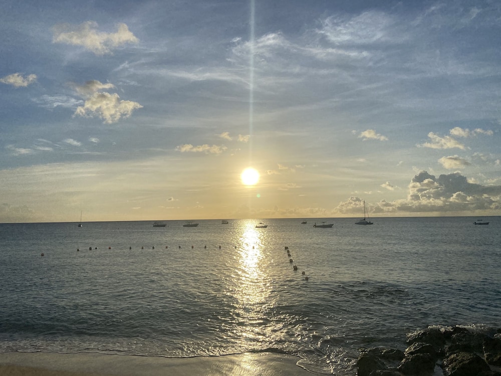 Sunswept Beach Hotel 20/44
