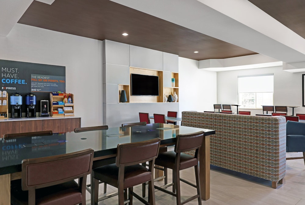 Holiday Inn Express Hotel And Suites Newport 56/76