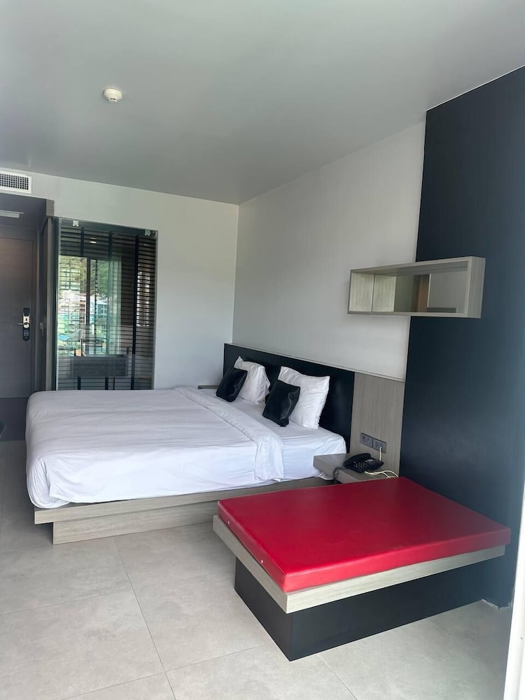 DELUXE, TWIN BEDS