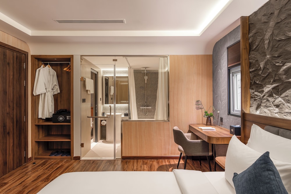 Kin Hotel Thai Van Lung 33/50