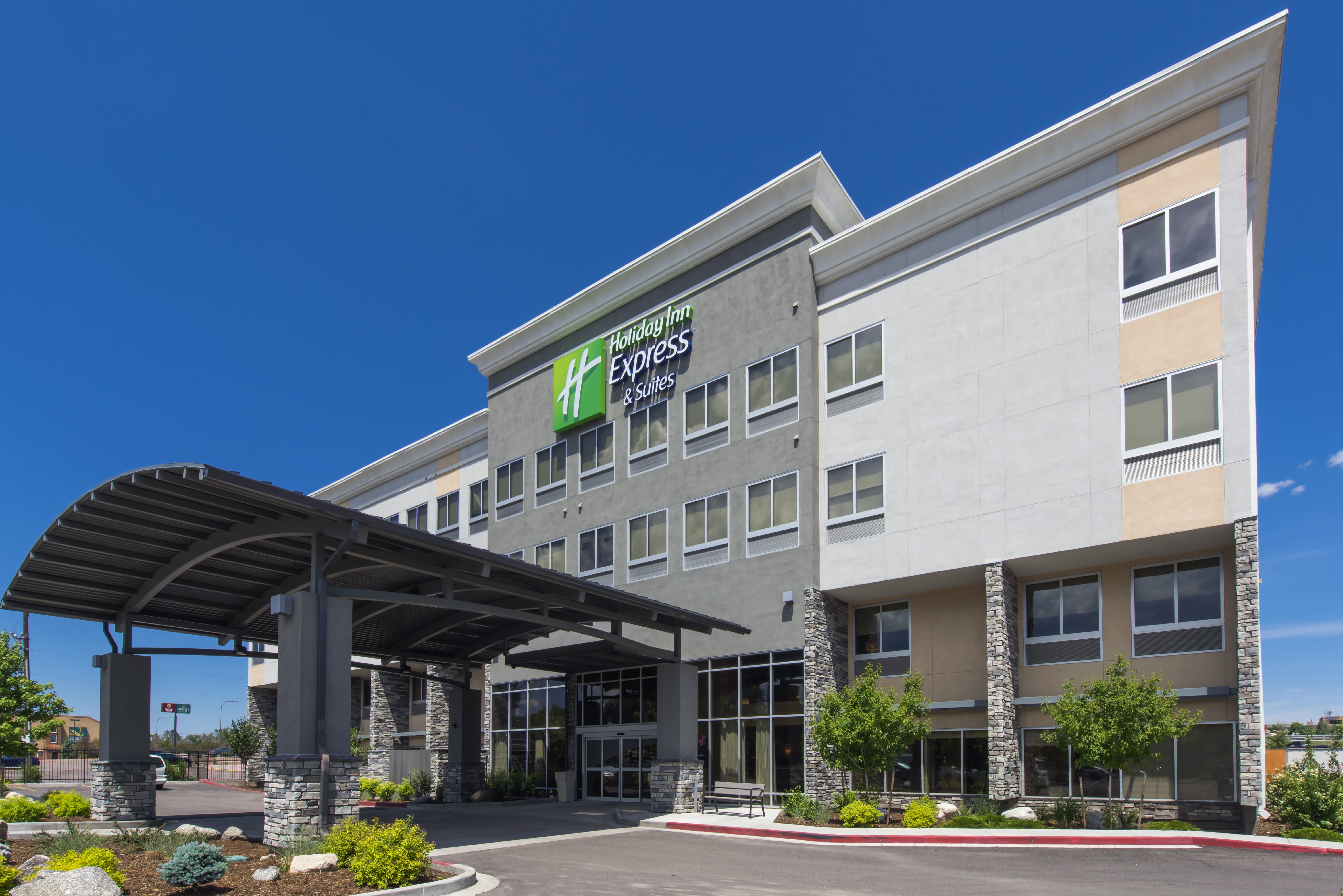 Holiday Inn Express Suites Colorado Springs Central 72/80