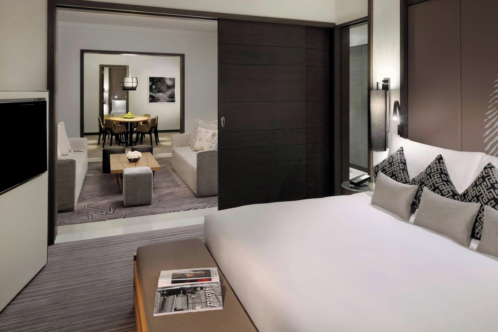 PREMIER, SUITE, KING BED, CITY VIEW, BALCONY