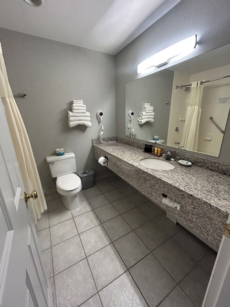 Golden Gables Inn Dazzler Select by Wyndham 56/60