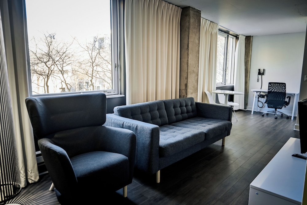 Hotel Zero 1 54/82