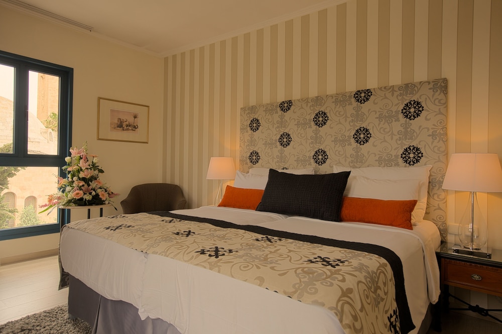 STANDARD, SINGLE, QUEEN BED