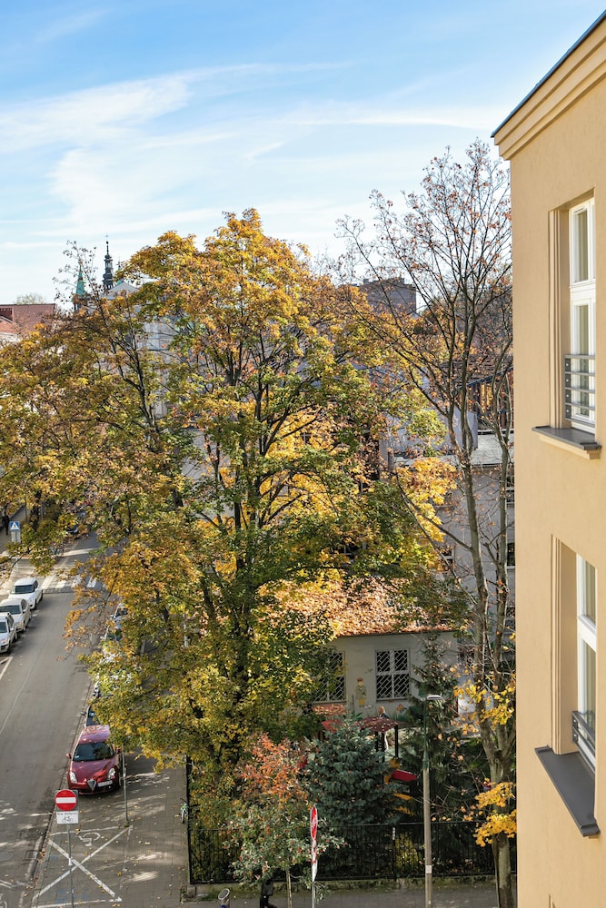 H11 Aparthotel 66/72