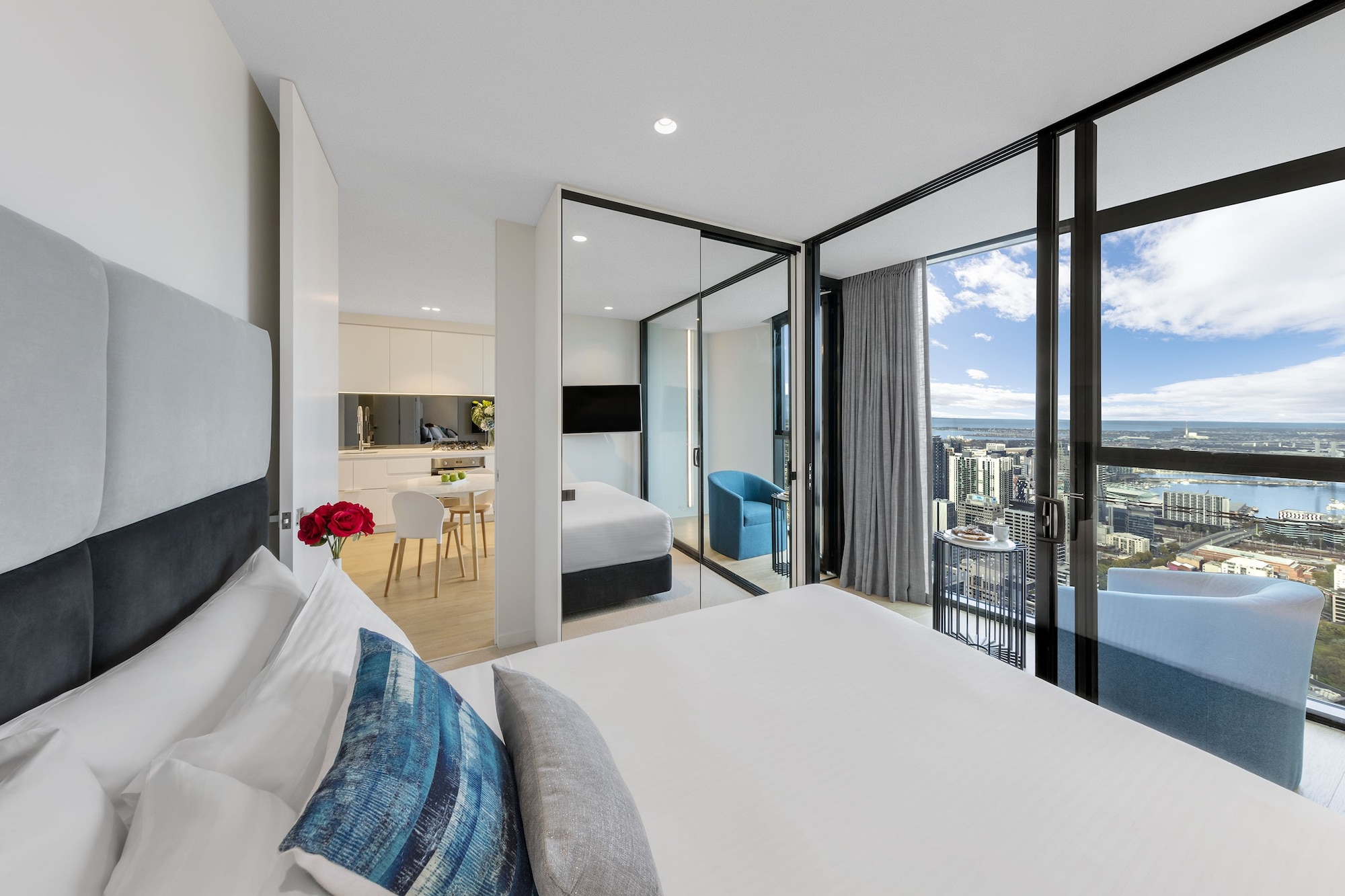 1 BEDROOM, SKY, APARTMENT