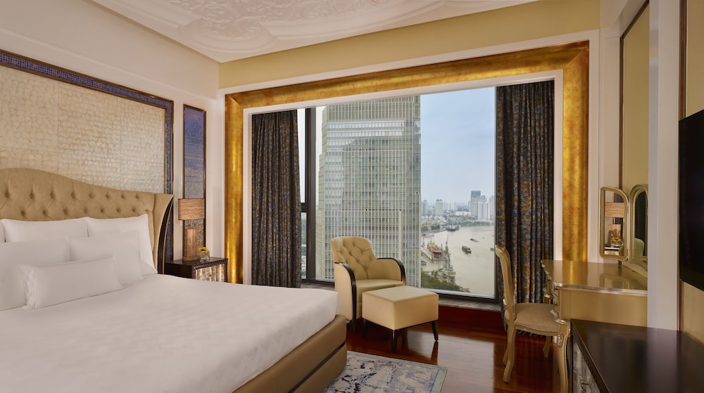 The Reverie Saigon Residential Suites 18/76