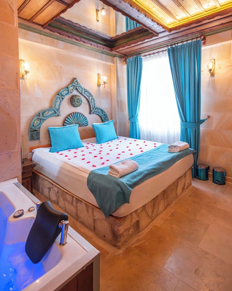 Bayar Cave Suite 24/60