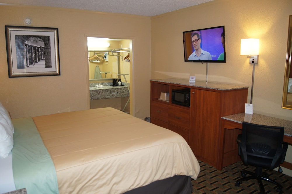 BASIC, KING BED, PRIVATE BATHROOM